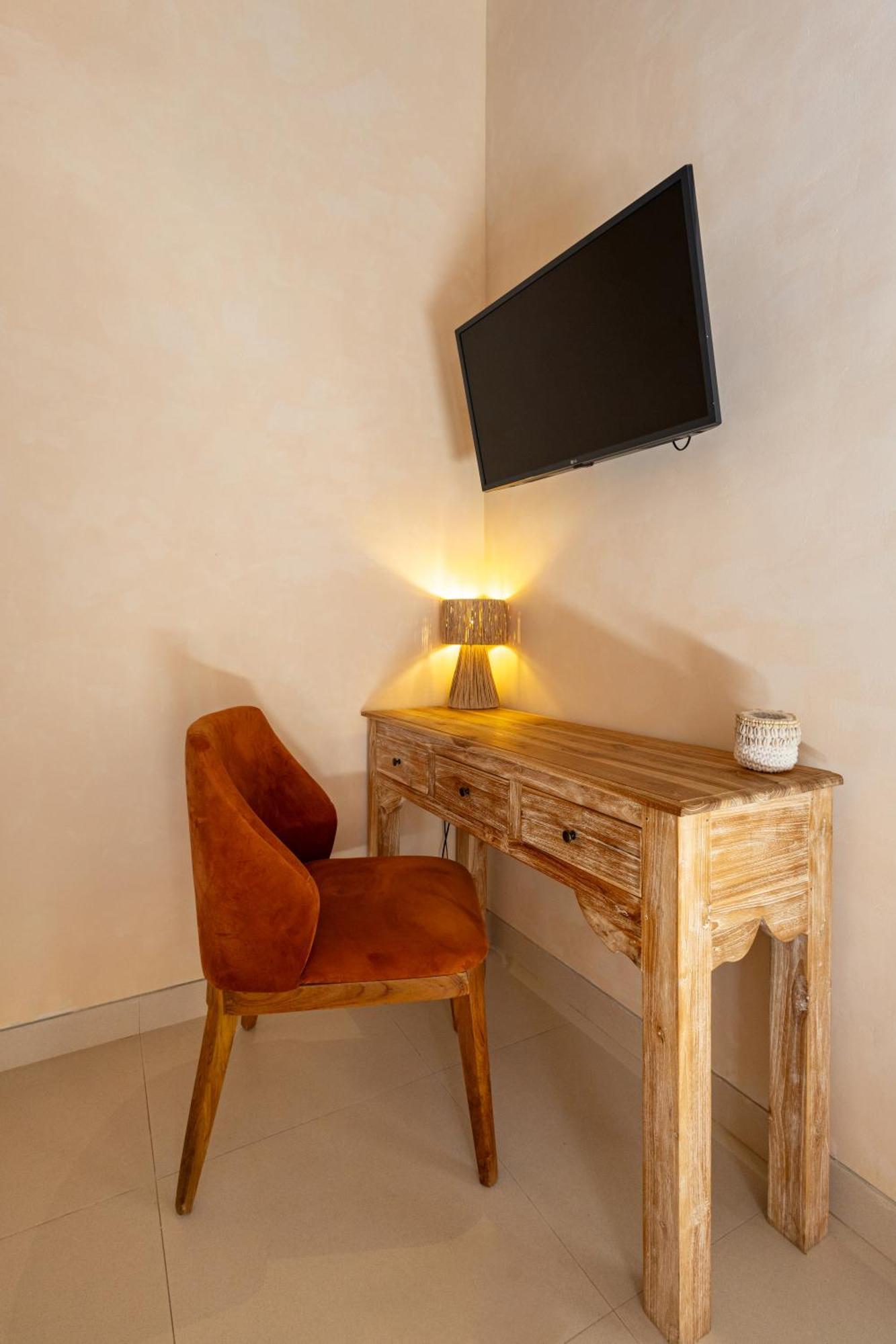 The Pink Joglo, A Cheerful 3Bdr Villa W/Pool And Rice-Field View. Dalung  Buitenkant foto